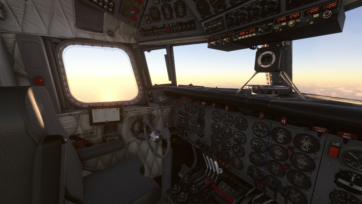 DC6 FO Cockpit View